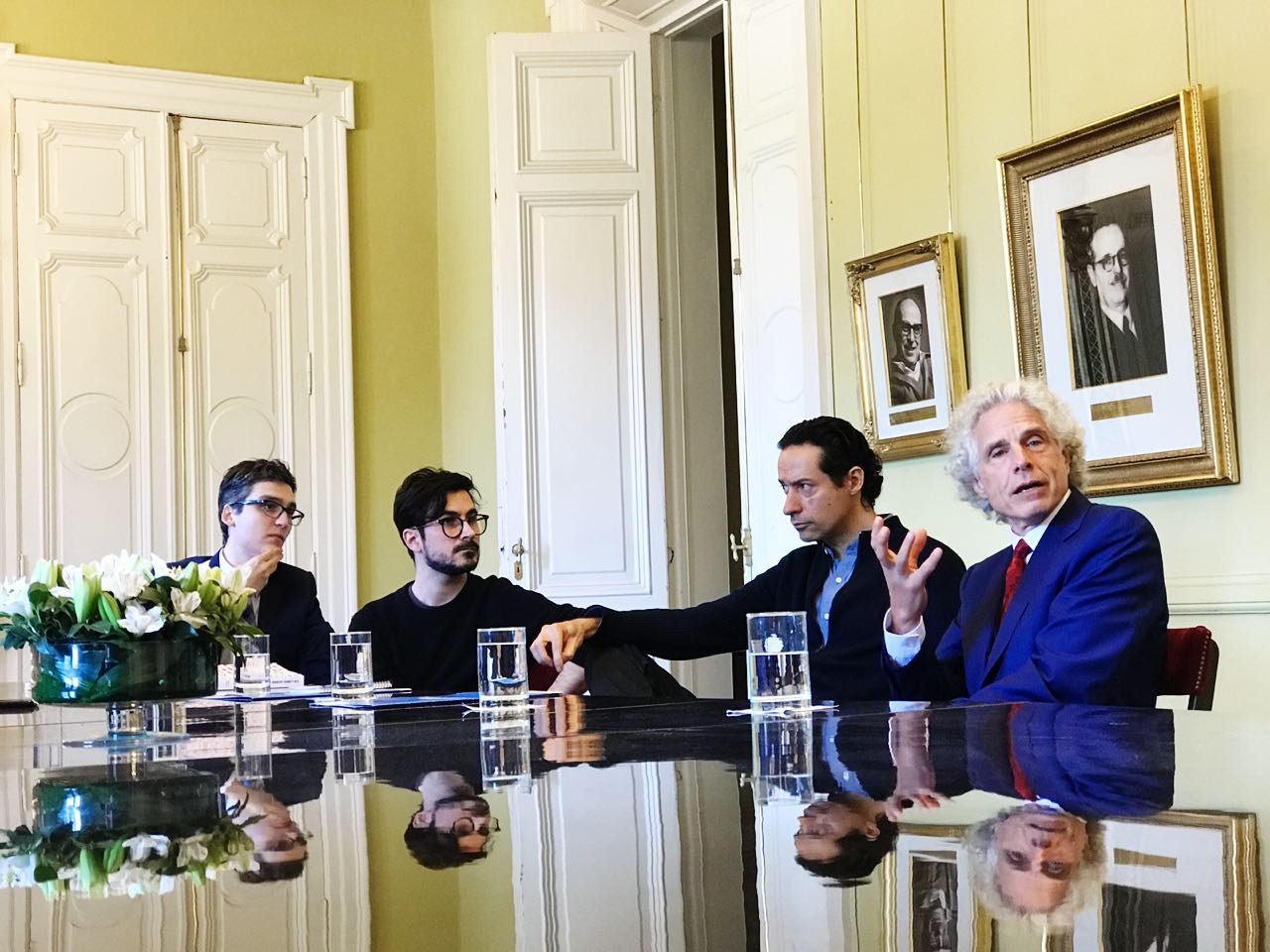 Pablo Marzocca, Valentín Muro, Iván Petrella y Steven Pinker en el Salón de los Científcos, en la Casa Rosada.