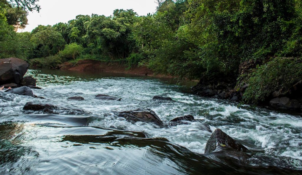 La reserva está rodeada por el arroyo Chafaríz, que desemboca en el río Uruguay.