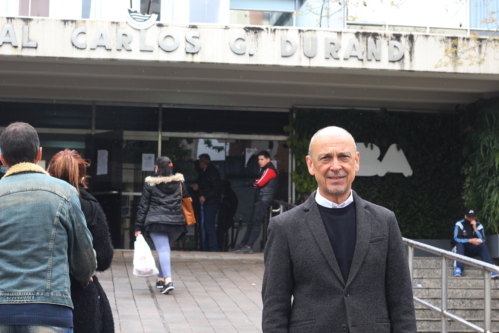 Adrián Helien, médico psiquiatra y director del GAPET (Grupo de Atención a Personas Transgénero), en el Hospital Durand. Foto: JS.