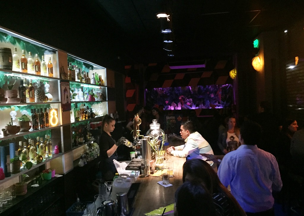 Caracas Bar, en Palermo, es el principal punto de reunión nocturna de la comunidad venezolana en Buenos Aires. 