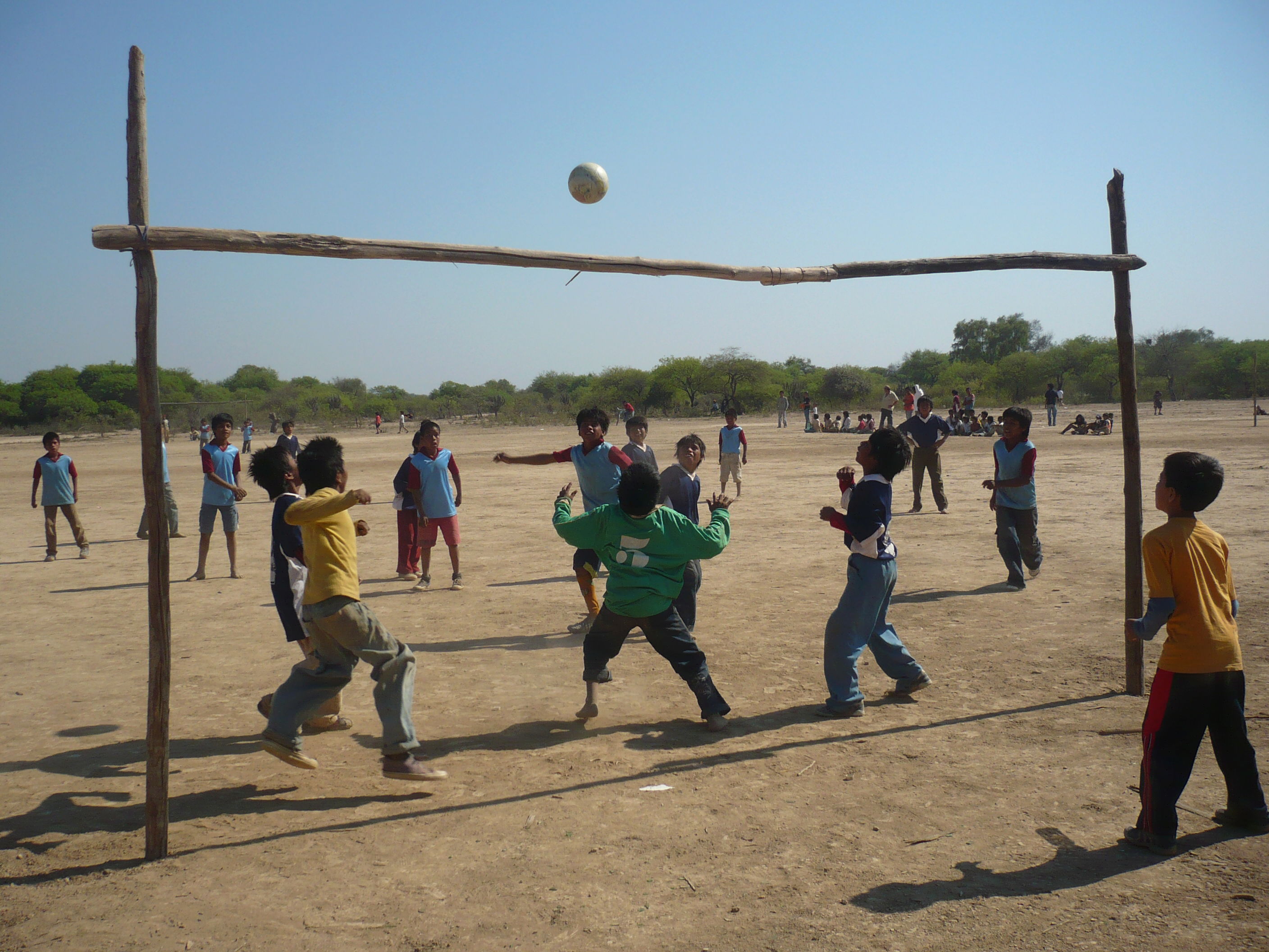 Unas 600 escuelas del país y del mundo hicieron acciones solidarias y lo festejaron jugando al fútbol