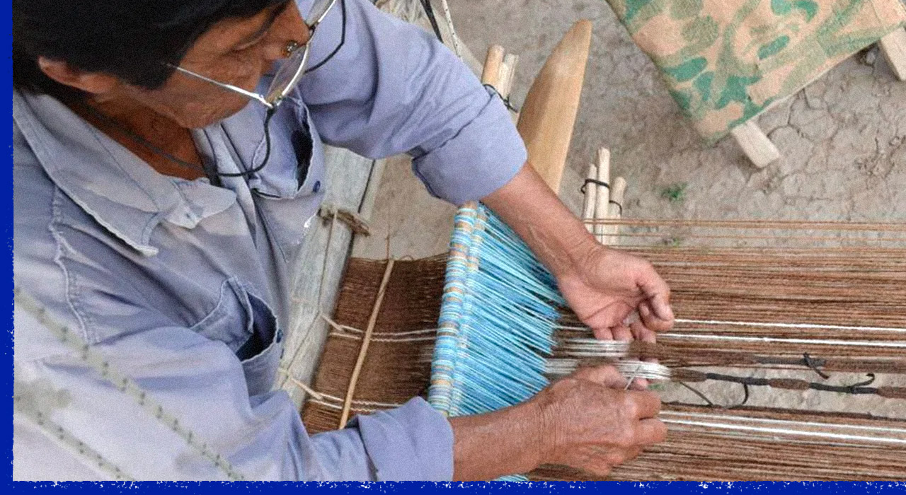Sin intermediarios: así funciona el "mercado libre" de ponchos, tejidos y artesanías