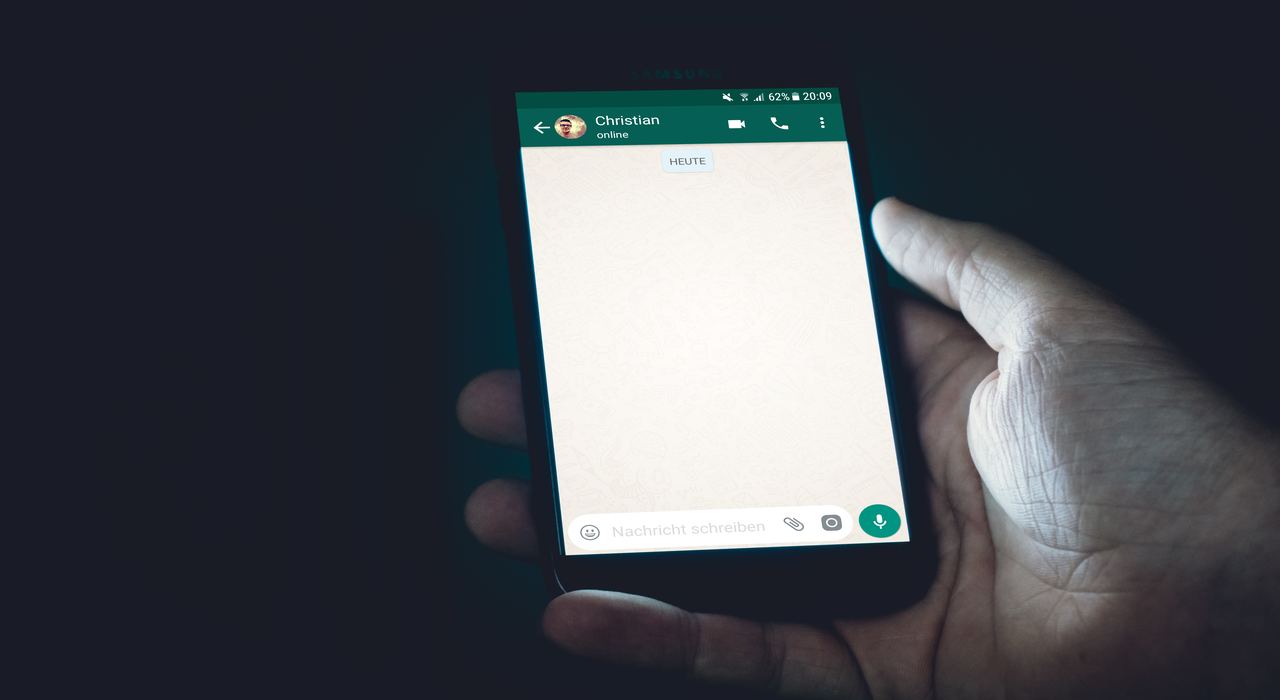 WhatsApp: una trampa viral que engaña a adolescentes puede terminar con la suspensión de sus cuentas
