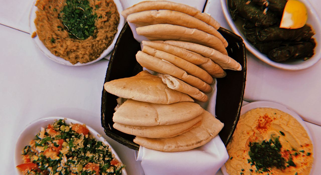 Delicias de la comida armenia, un mercado bajo las estrellas y la receta de una ensalada norteña