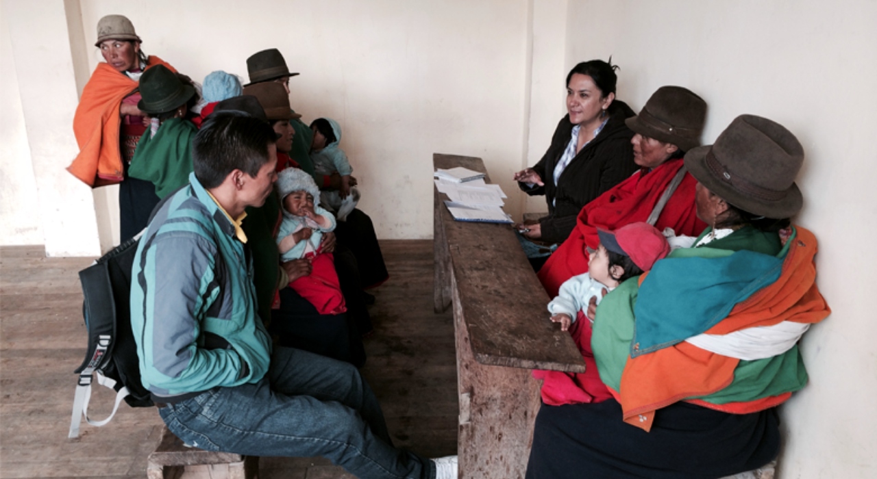 Cómo se utilizan en Ecuador los mensajes de texto para mejorar la salud de los niños