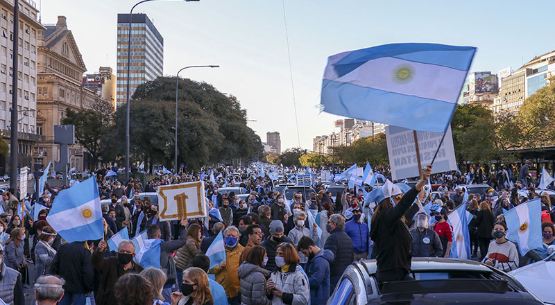 De qué trata la "política Amazon", un modelo simplista que amenaza la democracia