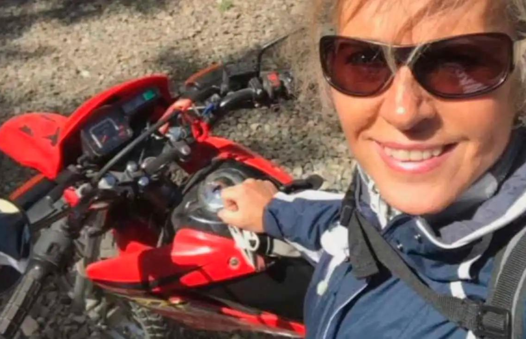 Alicia se jubiló y recorre el país sola en moto: así fue el día que se animó al primer viaje, de Bariloche a El Bolsón