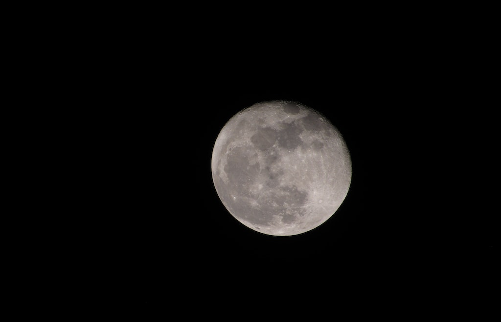 A qué se debe el eclipse lunar del 5 de mayo y qué significa (aunque no lo podamos ver)