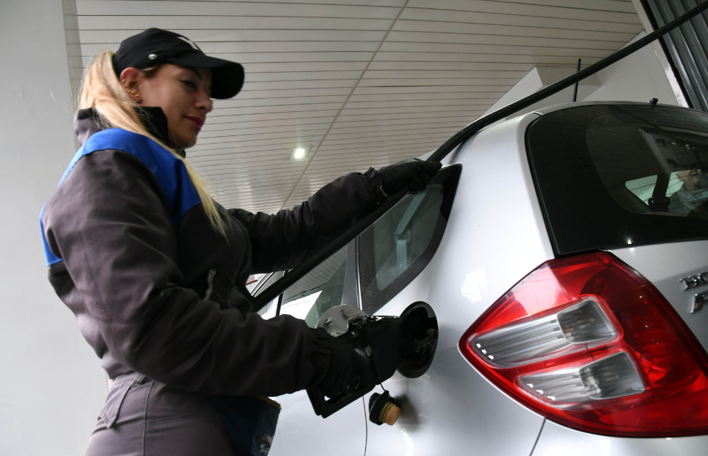 Aumento de combustibles: para las estaciones de servicio, la nafta debería valer 60 pesos más cara 