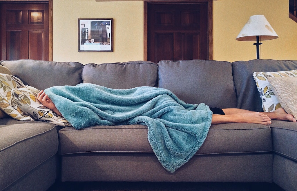 Si vas a dormir siesta, que sea breve: cómo lograr un sueño reparador por la tarde