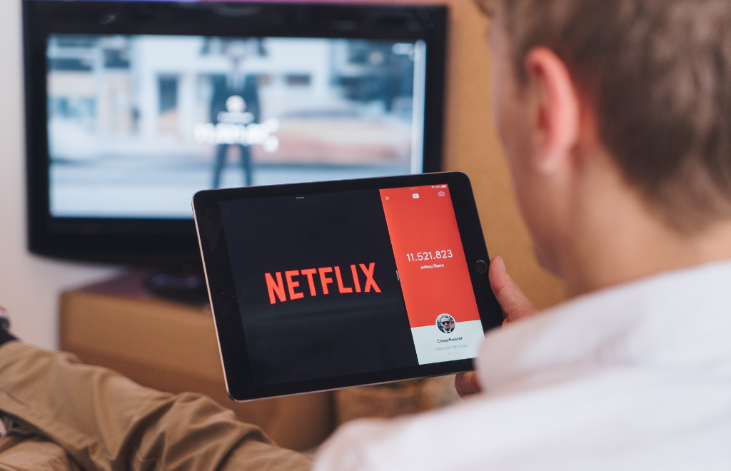 Netflix ya no permite compartir cuentas en distintos hogares: cómo actualizar tu cuenta para pagar lo menos posible 