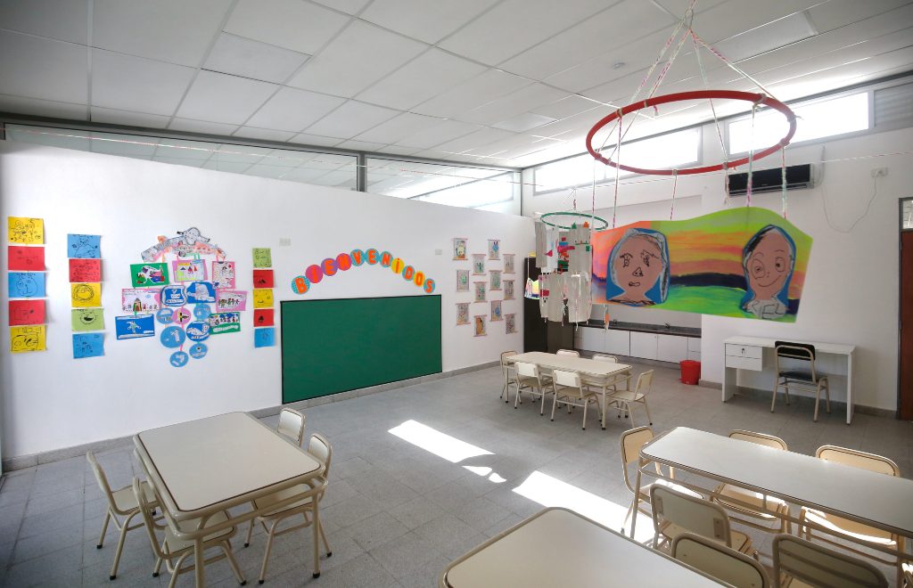 Cuáles son los beneficios de ir al jardín de infantes y cuántas aulas hacen falta en la Argentina