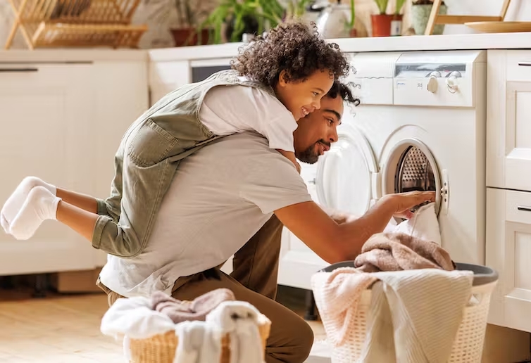 El ejemplo masculino, una de las claves para educar en igualdad en el hogar