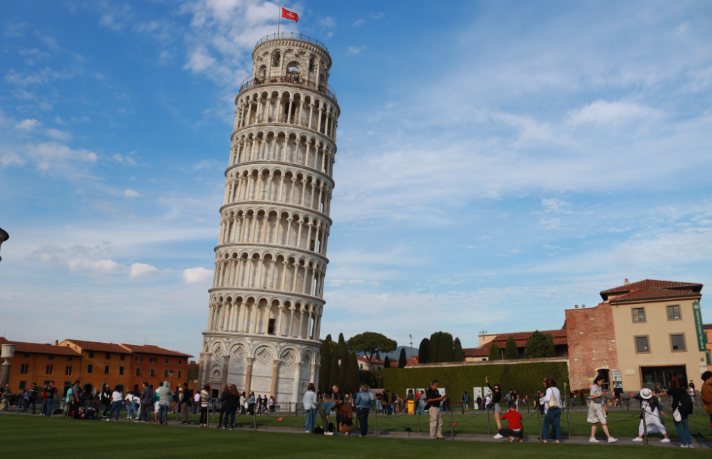 La ciudad de Pisa celebra el 850 aniversario de la construcción de su famosa Torre Inclinada.