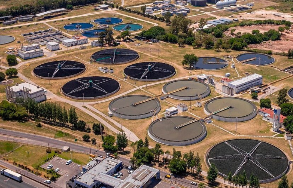 Argentina ya tiene su primera planta de tratamiento de aguas cloacales con microalgas