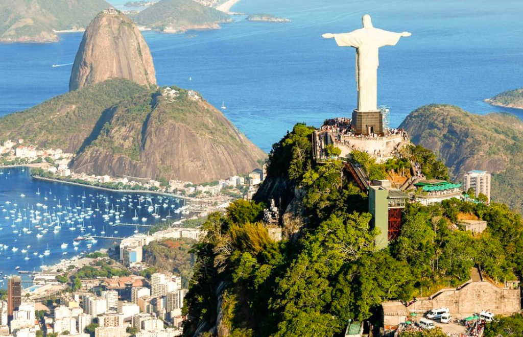 Aerolíneas Argentinas anunció sus vuelos a Brasil para el 2024 y vuelve a unir Porto Seguro y Bariloche
