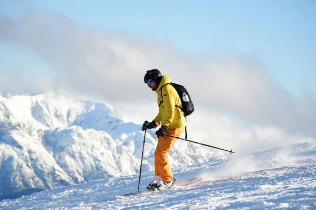 Comienza el fin de la temporada de esquí: qué cerros cierran, cuáles siguen y cuánto sale