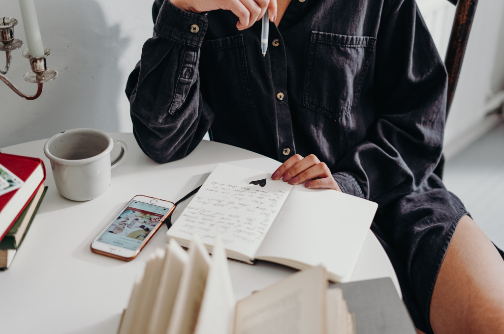 Journaling: cuáles son los beneficios de conectar con nosotros mismos a través de la escritura