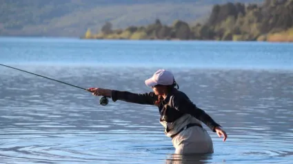 «Las mujeres ya no lloran, las mujeres se van de pesca»: Maby es guía de pesca