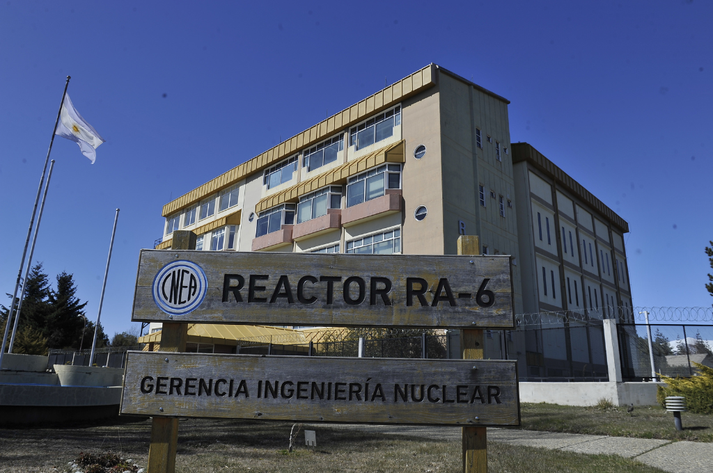 El RA-6, el reactor en el que entrenan los especialistas nucleares de Argentina hace más de 40 años