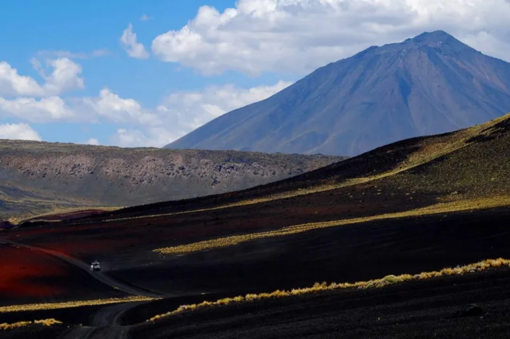 Un circuito de 800 volcanes para los que aman explorar lugares que parecen de otro planeta