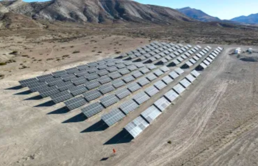 Inauguró el parque solar más austral de América y está en Neuquén