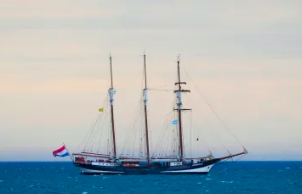 El barco con más historia frente a Puerto Madryn: sigue la ruta que Darwin recorrió hace dos siglos