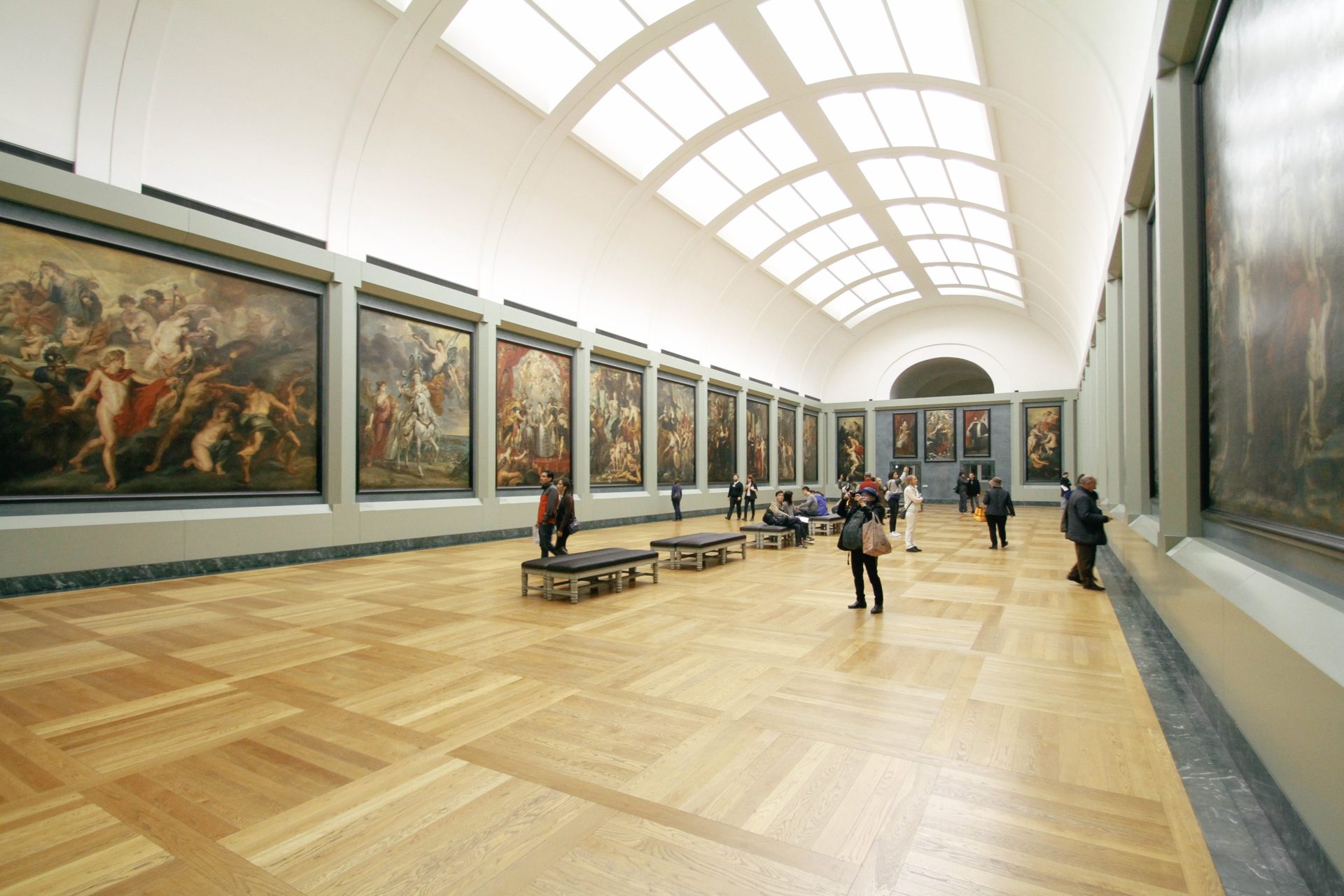 El efecto de los estímulos: cuáles son los beneficios de visitar un museo de arte para la mente