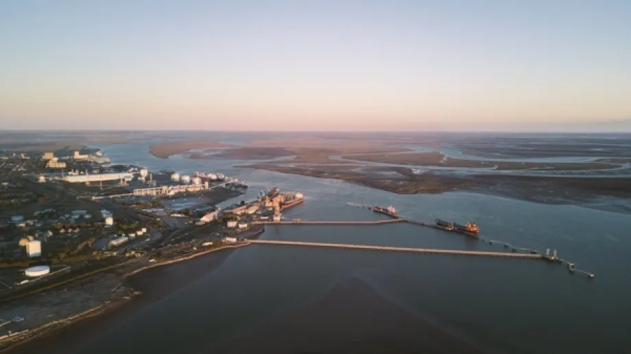 «Es muy grave», calificaron ambientalistas al derrame de petróleo en Bahía Blanca