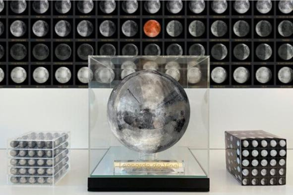 Obras de arte en la Luna: el artista Jeff Koons mandó 125 esculturas en un cohete de Elon Musk