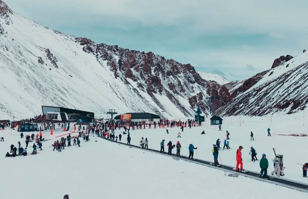 El centro de esquí La Hoya lanzó la preventa de los pases de invierno a un mejor precio