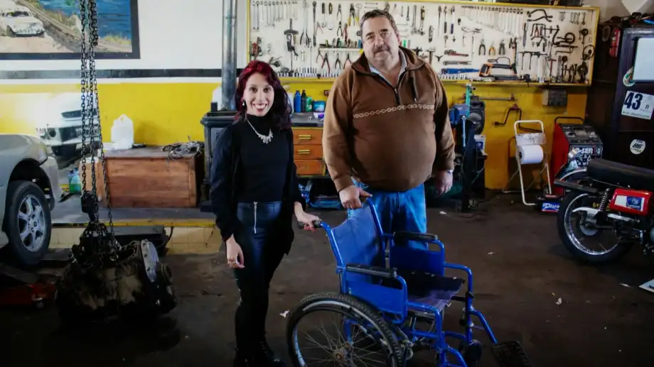 Reparan sillas de ruedas, andadores y bastones en Bariloche y los donan a quienes necesitan