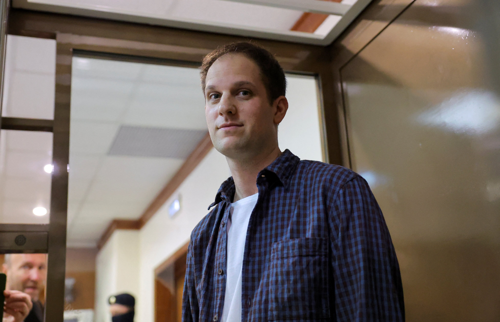 Quién es Evan Gershkovich, el periodista de The Wall Street Journal que está preso en Rusia hace un año