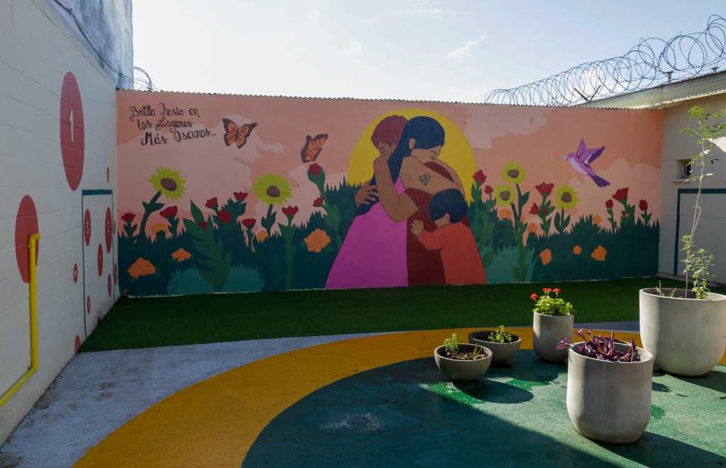 "No entran a una carcel, entran a una plaza a jugar": mujeres de un penal de San Martín refaccionaron un espacio para recibir a sus hijos