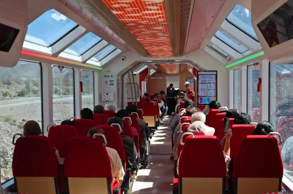 Techo vidriado y asientos giratorios: así es el Tren Solar de Humahuaca, los precios para viajar